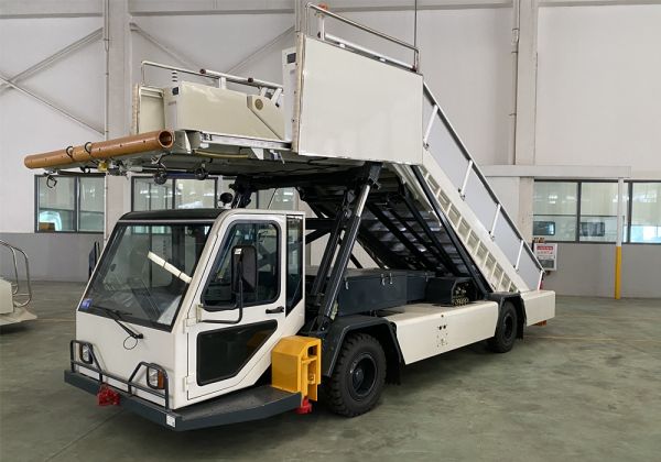 Самоходный пассажирский трап GKT58Z