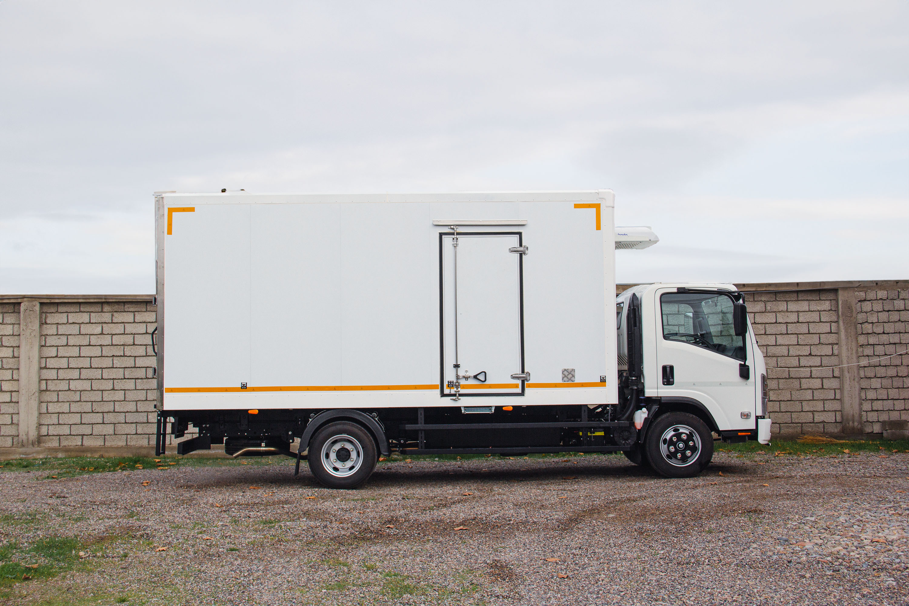 Рефрижераторный КУЗОВ-ФУРГОН (±18°C) ISUZU NPR 82L CNG