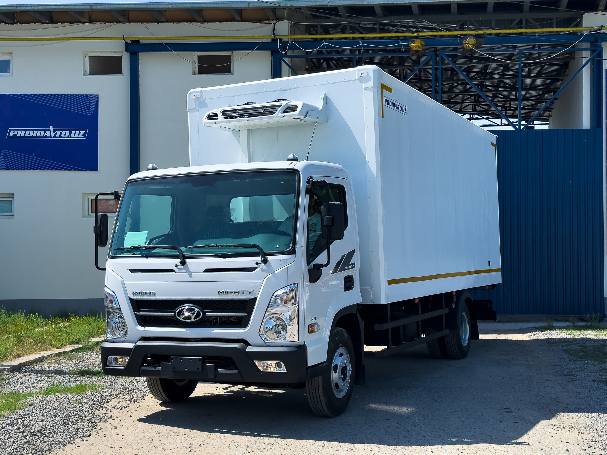 Рефрижераторный кузов-фургон на базе  давальческого шасси Hyundai Mighty EX-8